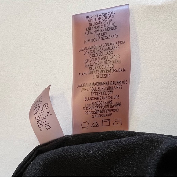 Calvin Klein Black Blouse Dress Shirt Long Sleeved EUC Gold Accent Buttons Sz M - Picture 11 of 11